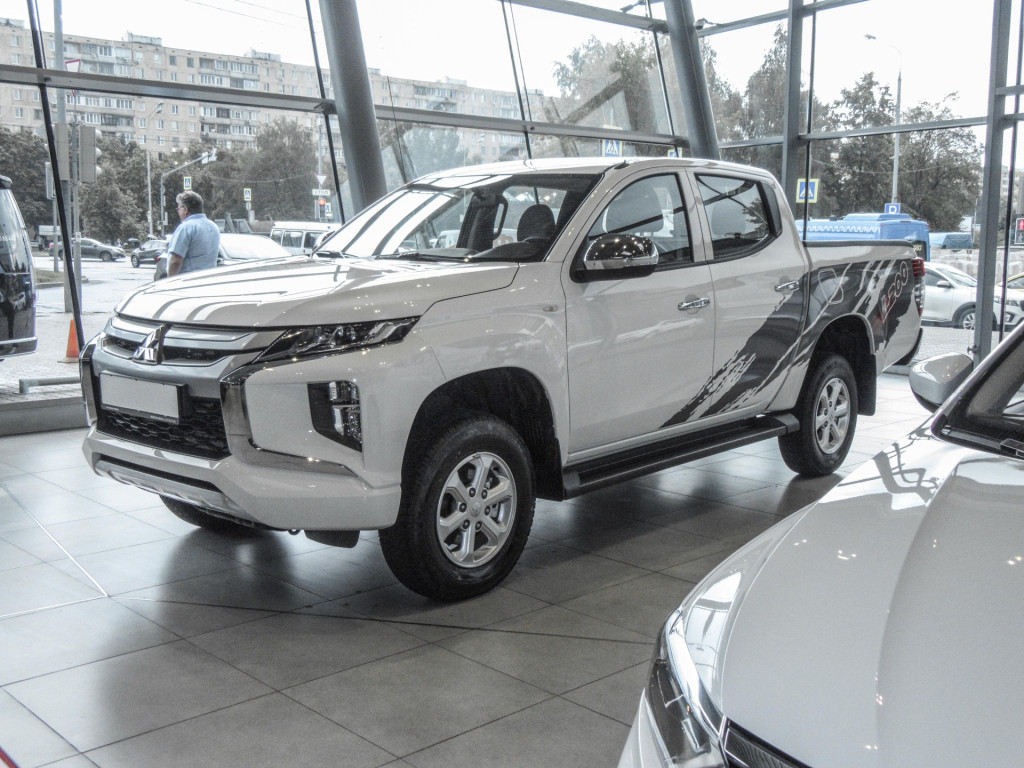 Mitsubishi L200 в комплектации Invite 2022 года в Москве в наличии: цена 4  950 000 ₽ в автосалоне РОЛЬФ Центр Mitsubishi — 34150