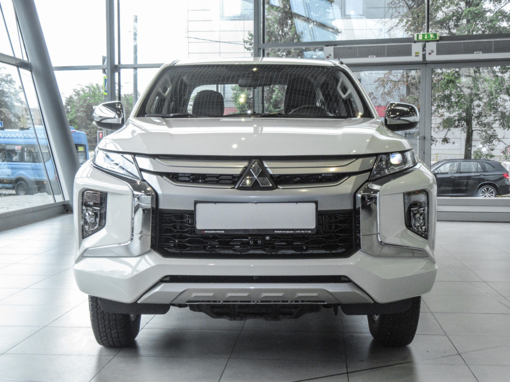 Mitsubishi L200 в комплектации Invite 2022 года в Москве в наличии: цена 4  950 000 ₽ в автосалоне РОЛЬФ Центр Mitsubishi — 34150