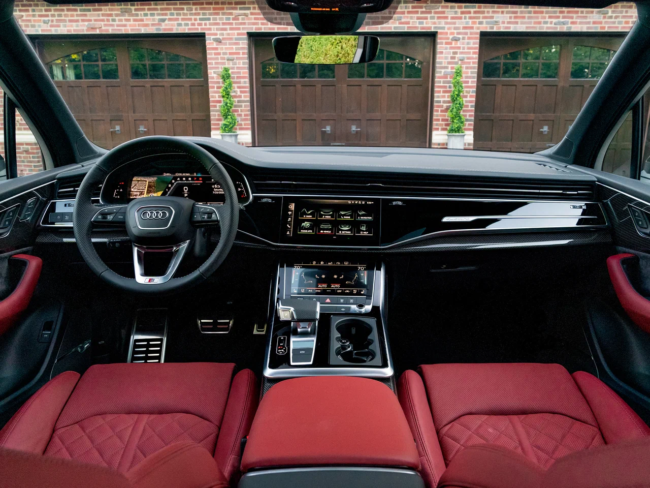 Три дисплея