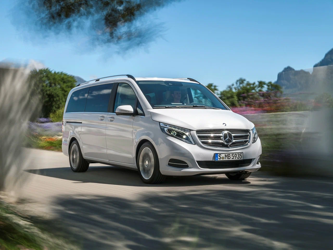 Автосалон Мерседес-Бенц В Класс Минивэн | Официальный дилер Mercedes-Benz  V-klasse в Москве. Комплектации и характеристики Мерседес-Бенц В Класс  Минивэн — РОЛЬФ