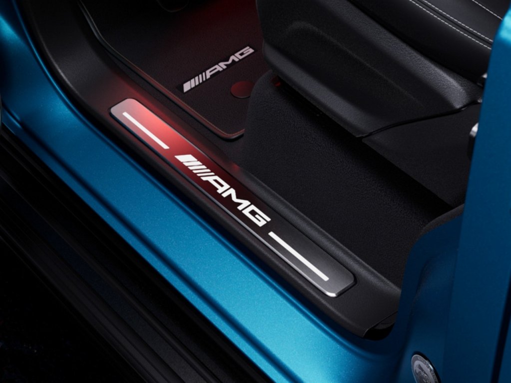 Накладки на пороги AMG