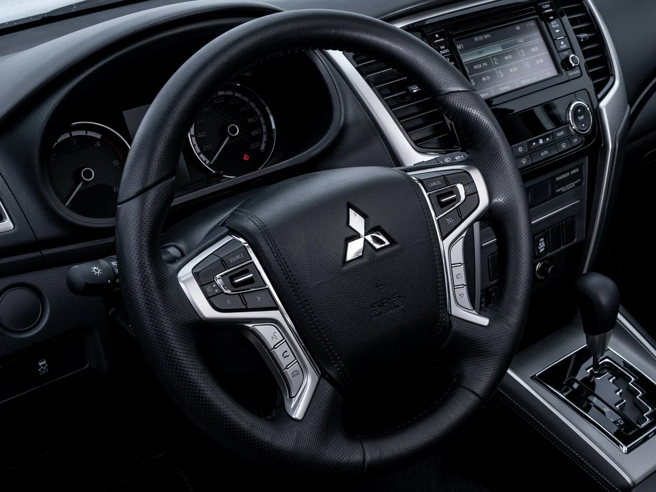 Бортовой компьютер и мультифункциональное рулевое колесо