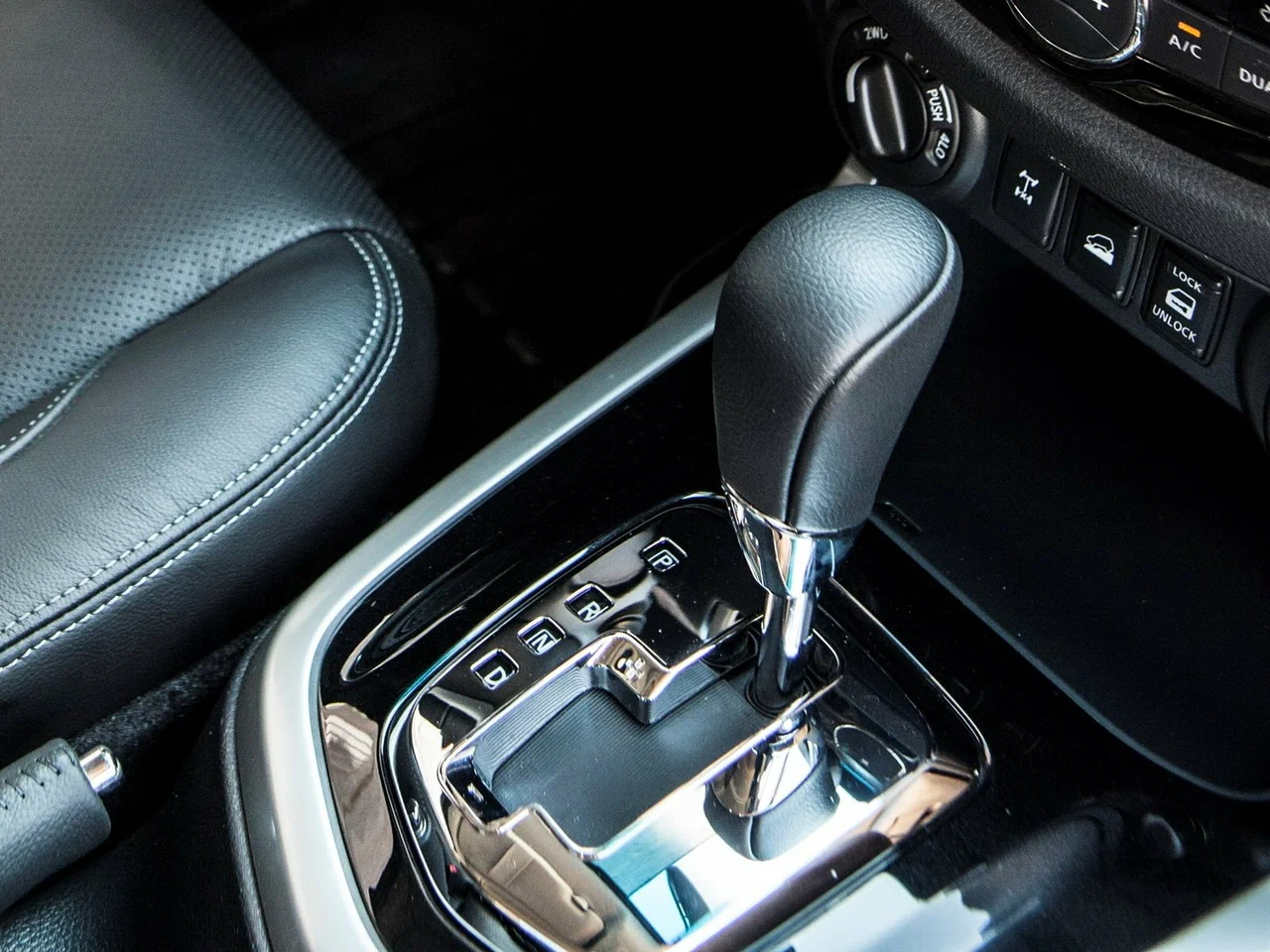 Отделка кожей рычага КПП