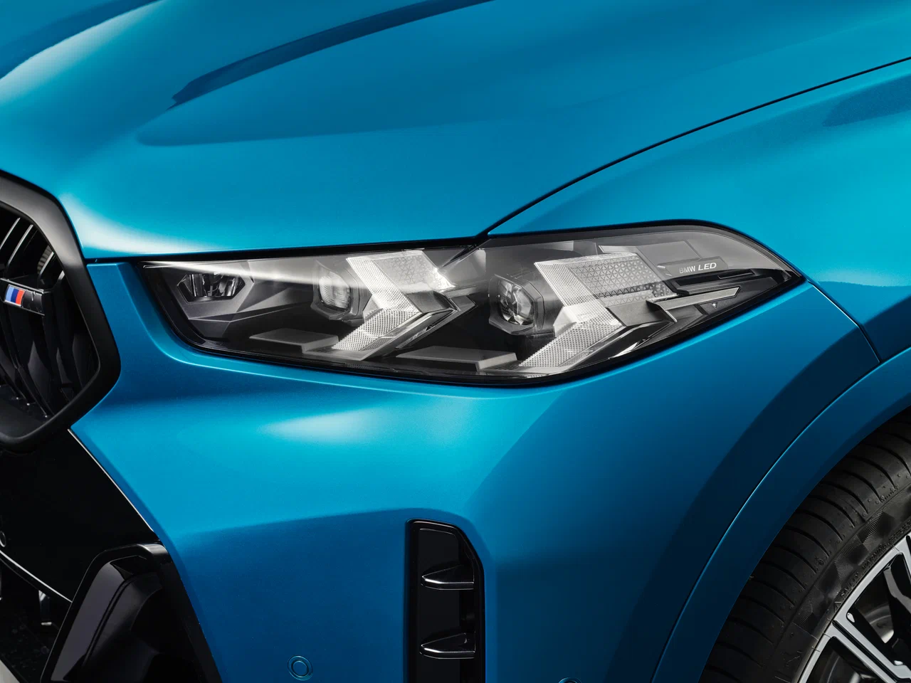 Светодиодные фары с дневными ходовыми огнями в виде стрелок