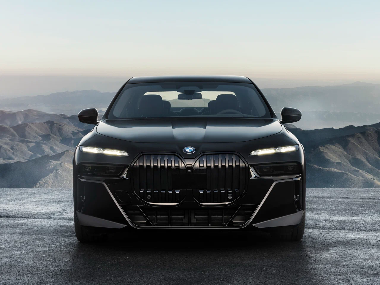 Внушительная решётка радиатора