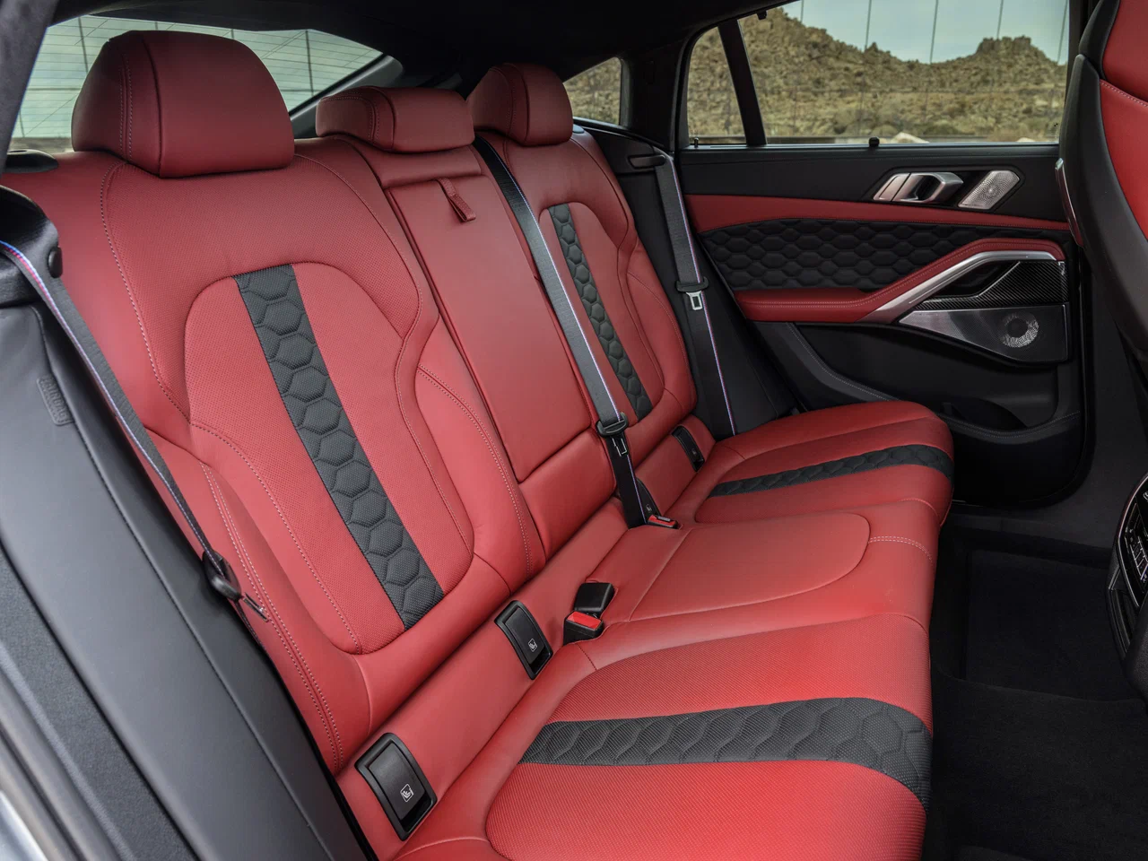 Складывающееся заднее сиденье