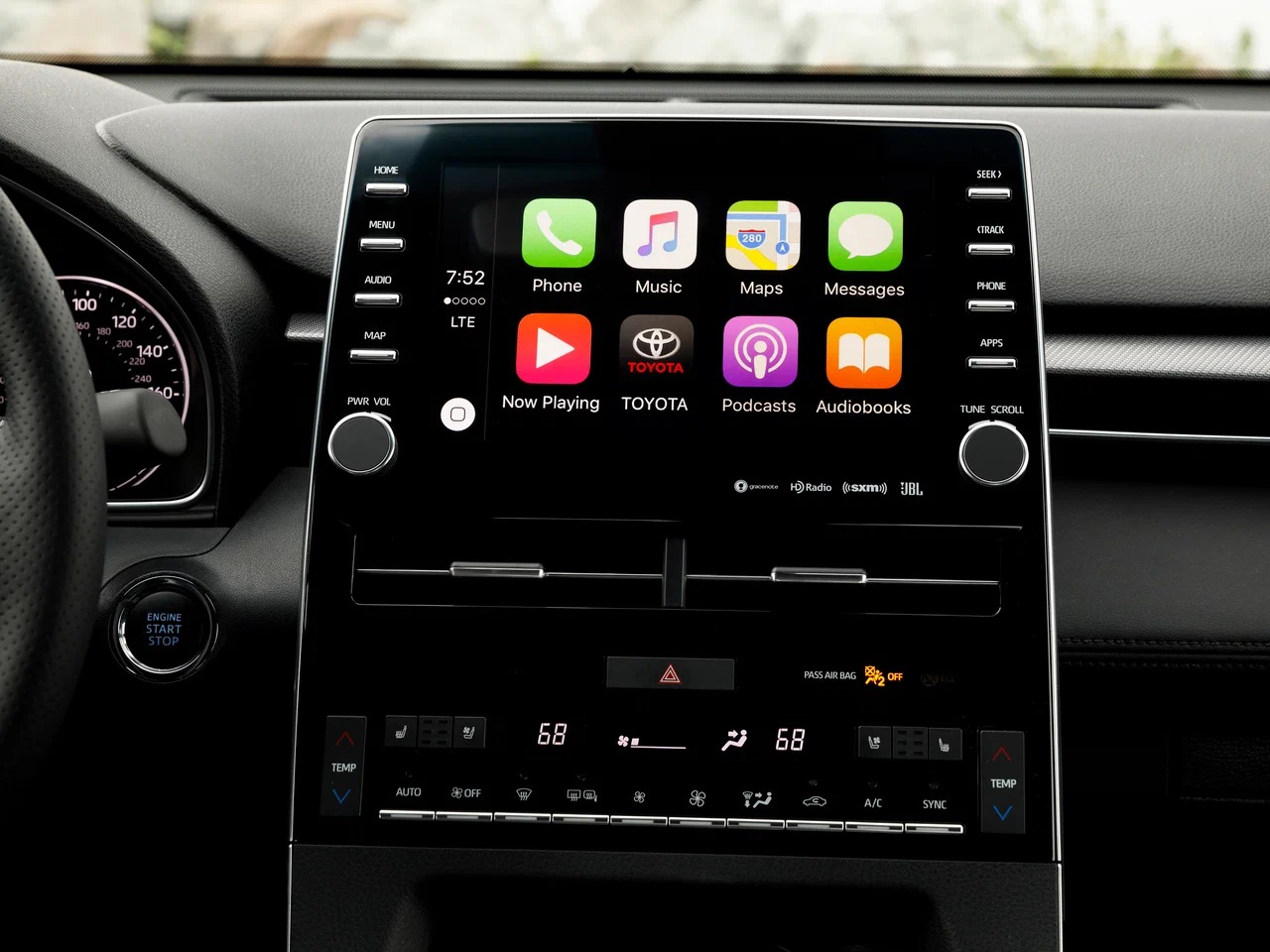 Мультимедиа система с ЖК-экраном