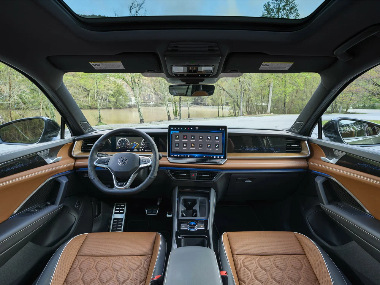 Мультимедиа система с ЖК-экраном