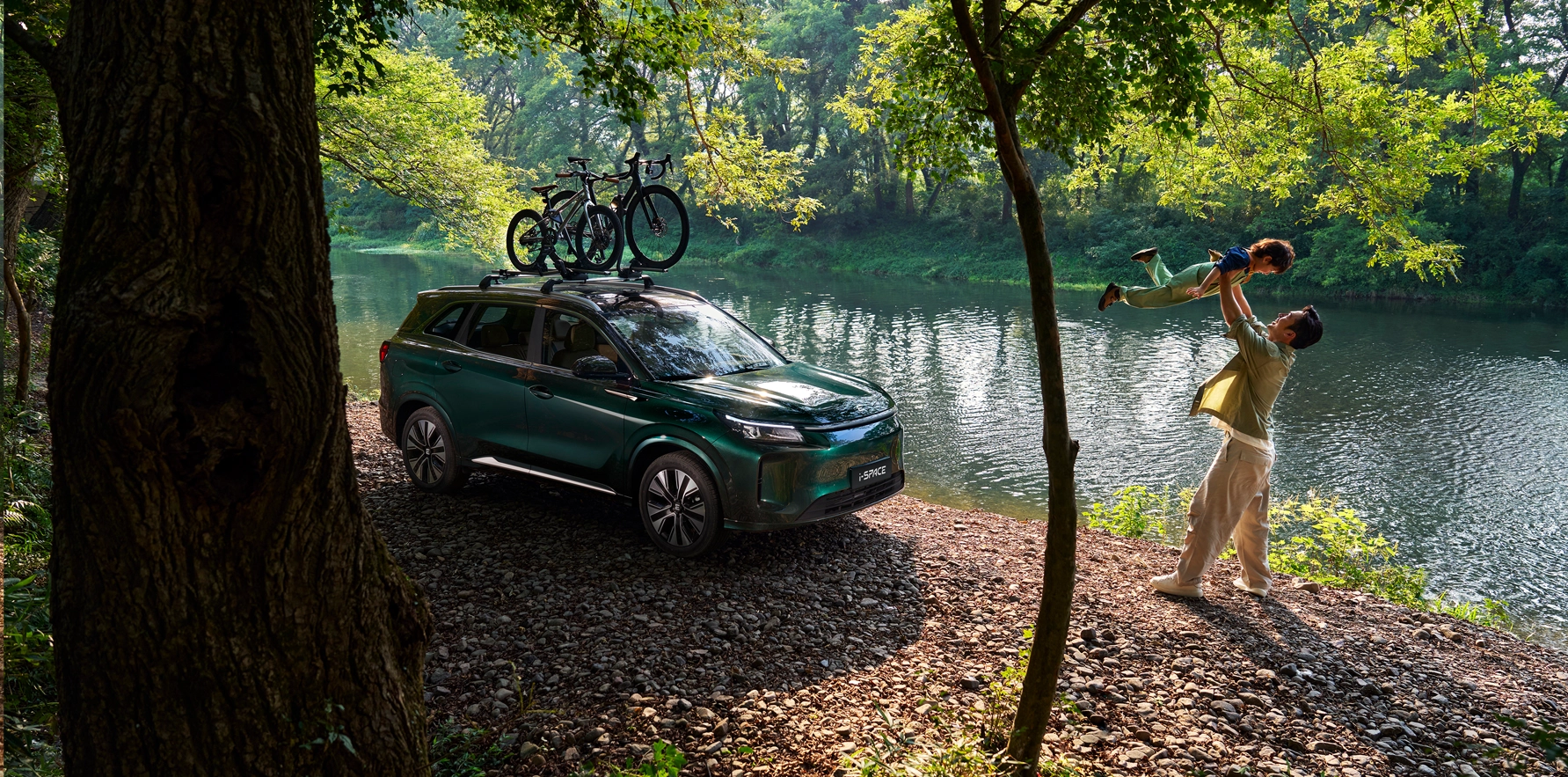 Самозатемняющееся зеркало заднего вида