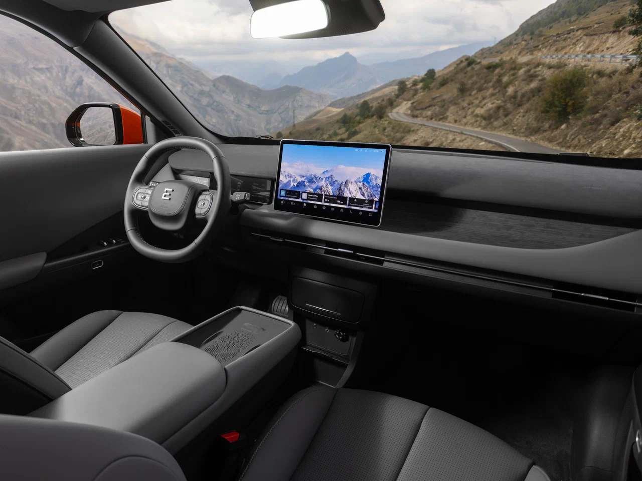 Мультимедиа система с ЖК-экраном