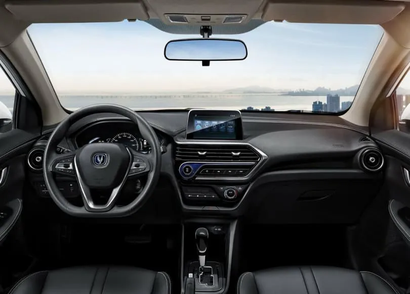 Элегантный трехспицевый руль