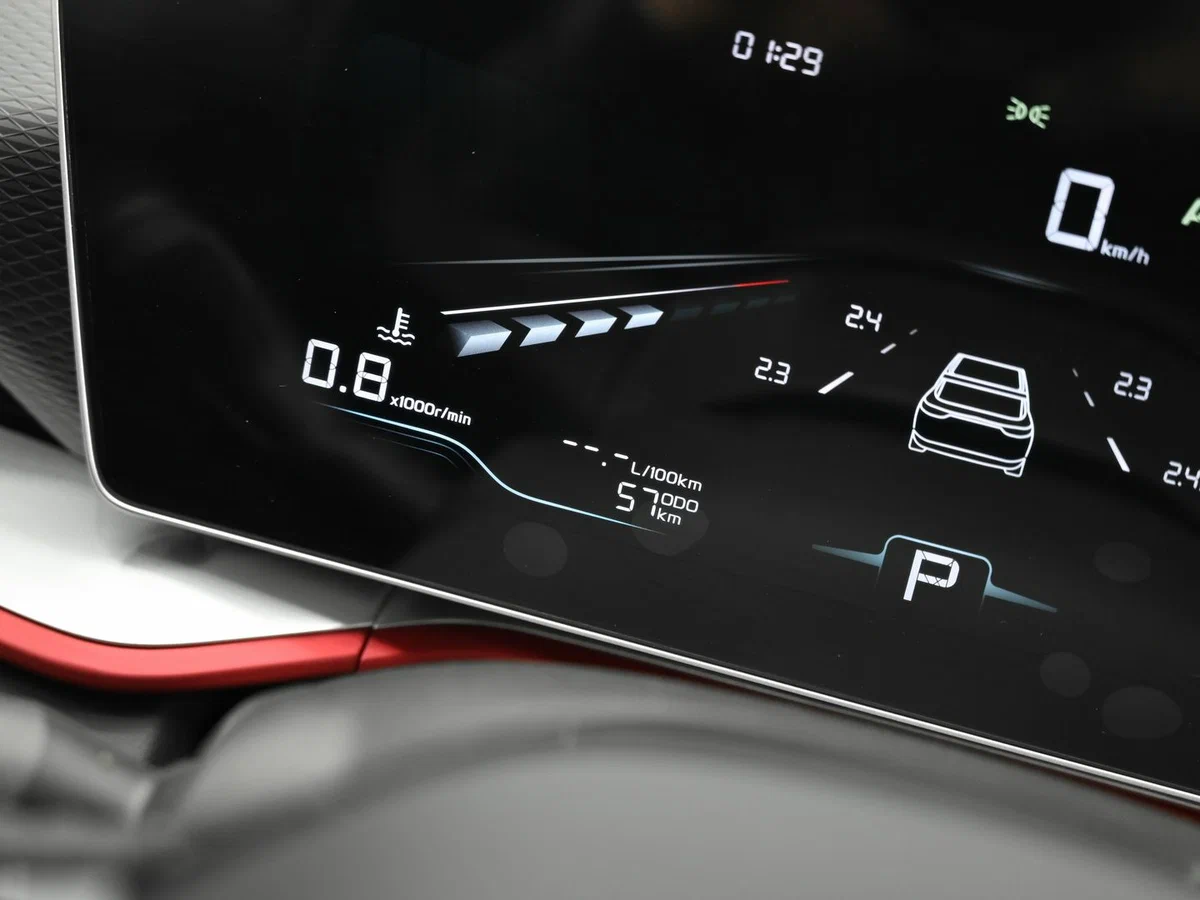 Мультимедиа система с ЖК-экраном