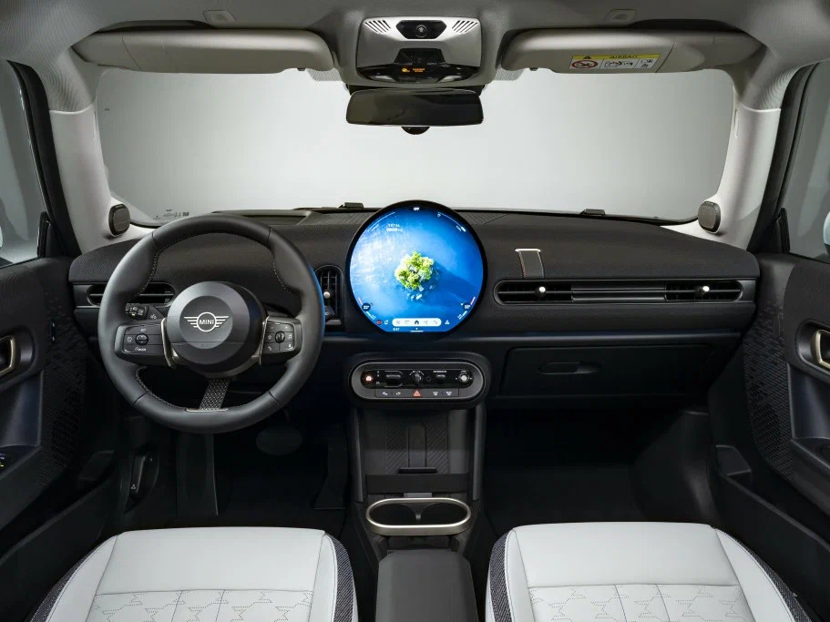 Мультимедиа система с ЖК-экраном