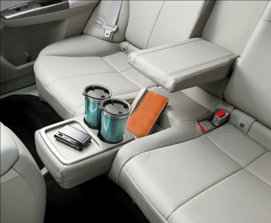 Функциональный задний подлокотник