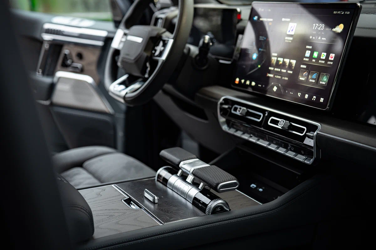 Мультимедиа система с ЖК-экраном