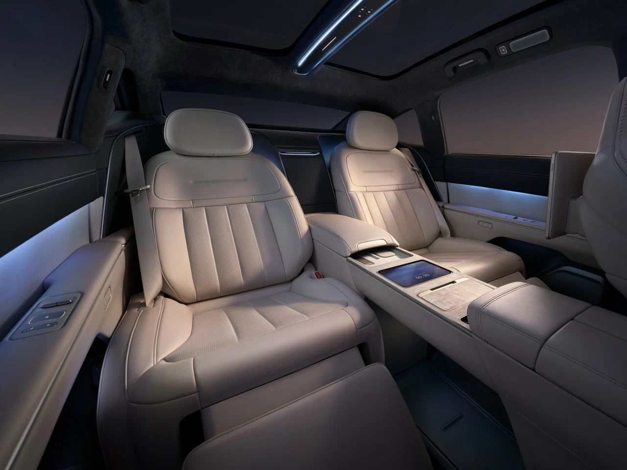 Капитанские кресла заднего ряда