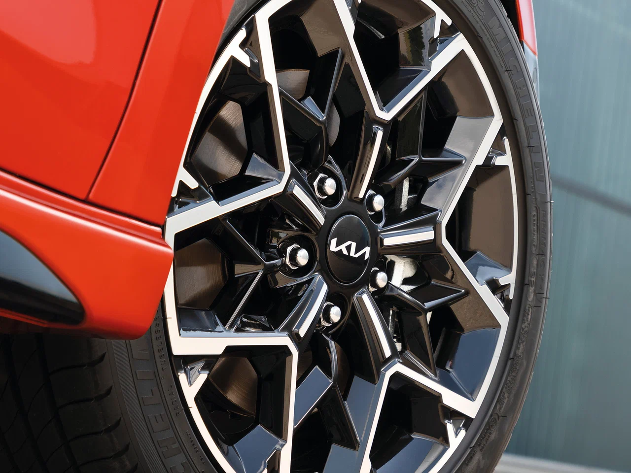 Двухцветные легкосплавные диски