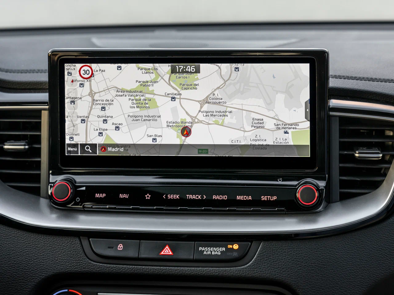 Мультимедиа с дисплеем 10.25" и навигацией